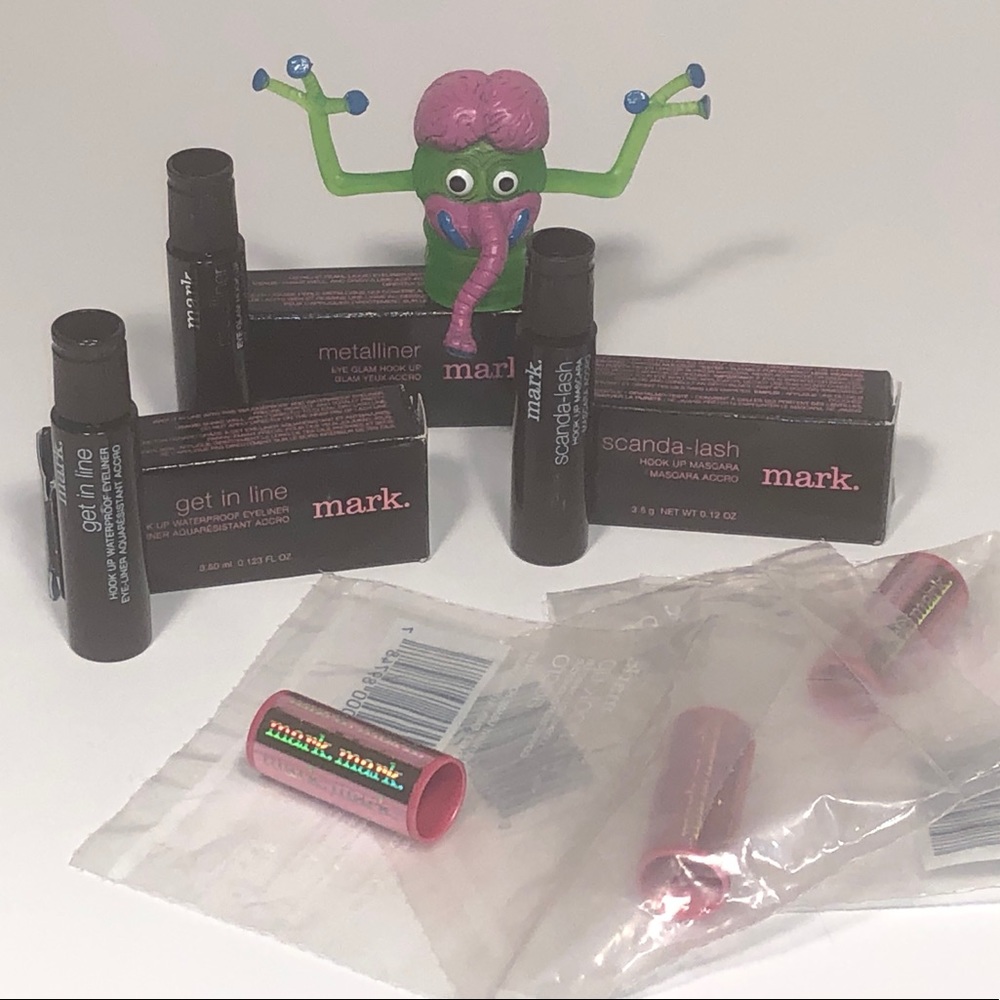 Avon mark 6pc Set - Mascara eyeliner hook ups